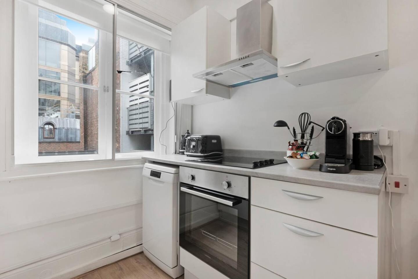 2 Bed Piccadilly Apartment 3 Лондон Екстериор снимка